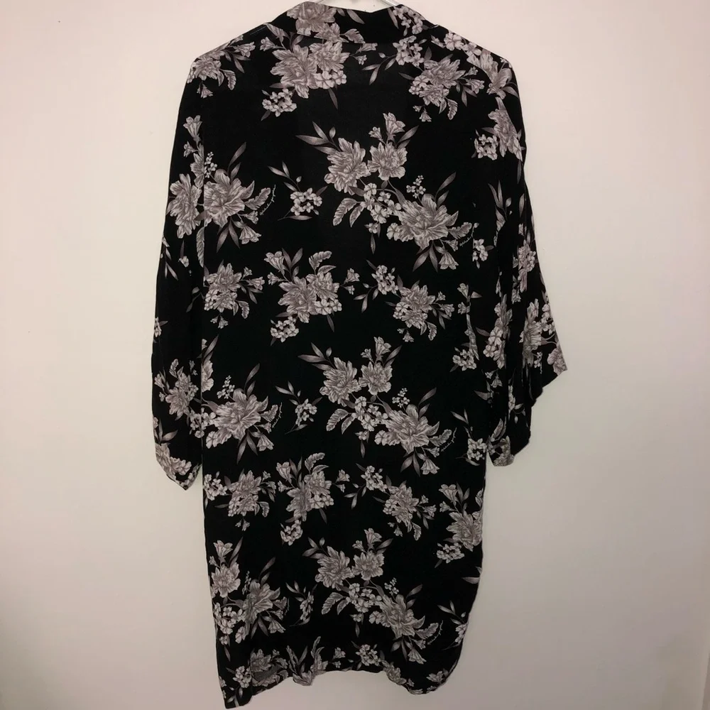 Spiritual Gangster Dark Floral Robe - Picture 4 of 5